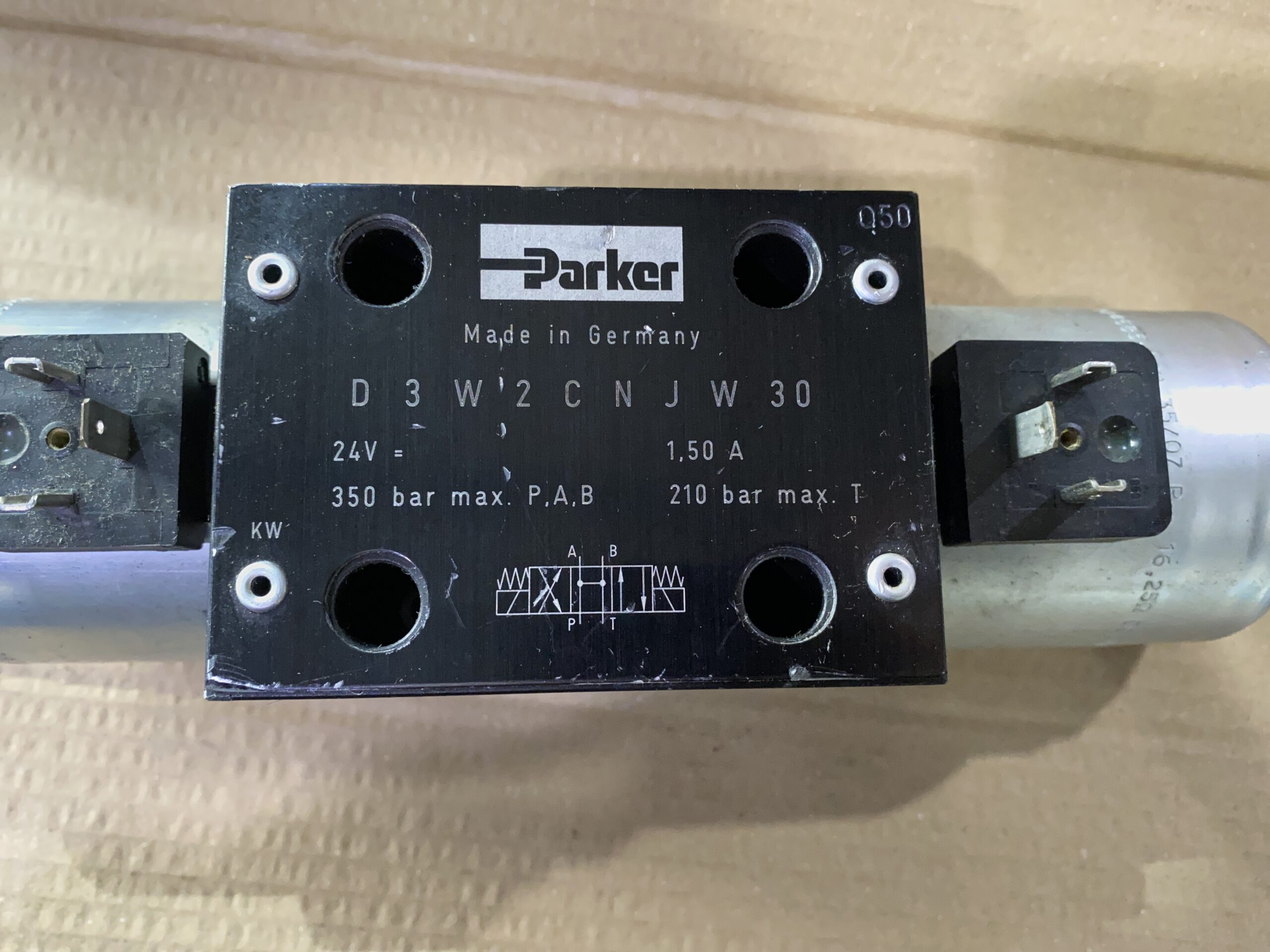 Parker Hydraulikventil D3W2CNJW30 gebraucht Nahansicht